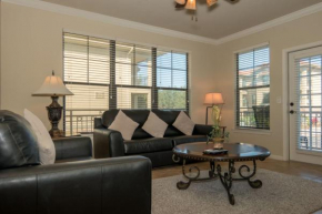 Condo 8 miles to Disney World, wifi, two pools, fitness room, private bedroom and bathroom